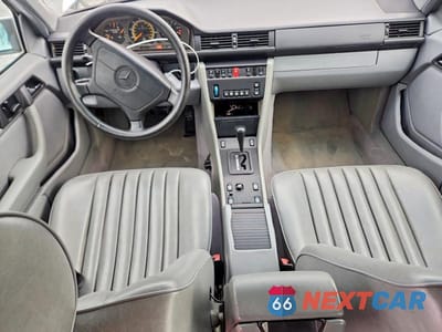 Zdjęcie 8 z 12 samochodu: 1995 MERCEDES-BENZ E 320 VIN:WDBEA92E3SF303126 - miniatura