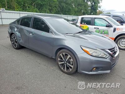 Czwarte zdjęcie samochodu z boku: 2018 NISSAN ALTIMA 2.5 SR VIN:1N4AL3AP1JC239782 - miniatura