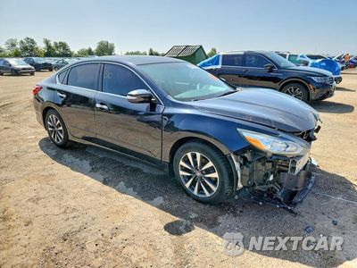 Czwarte zdjęcie samochodu z boku: 2017 NISSAN ALTIMA 2.5 SV VIN:1N4AL3APXHC258549 - miniatura