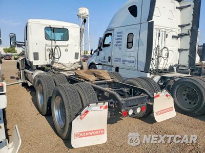 Trzecie zdjęcie samochodu z tyłu: 2023 KENWORTH T680 SEMI TRUCK VIN:1XKYD49X7PJ172453 - miniatura