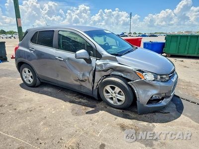 Czwarte zdjęcie samochodu z boku: 2020 CHEVROLET TRAX LS VIN:3GNCJKSB1LL175425 - miniatura