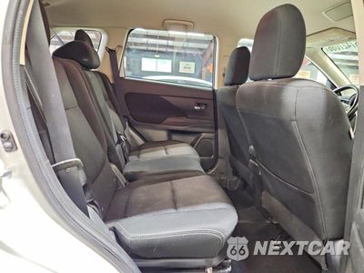 Zdjęcie 11 z 13 samochodu: 2017 MITSUBISHI OUTLANDER ES VIN:JA4AD2A33HZ000511 - miniatura