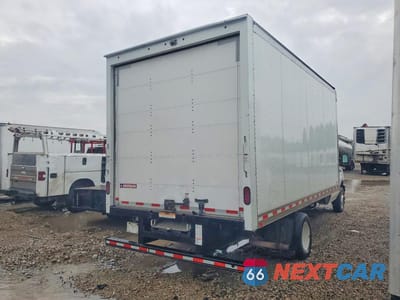 Trzecie zdjęcie samochodu z tyłu: 2023 FORD E450 BOX TRUCK VIN:1FDXE4FN7PDD23227 - miniatura