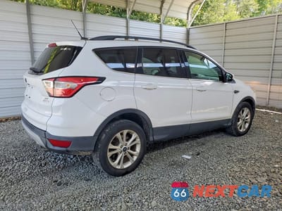 Trzecie zdjęcie samochodu z tyłu: 2018 FORD ESCAPE SE VIN:1FMCU0GD7JUC10790 - miniatura