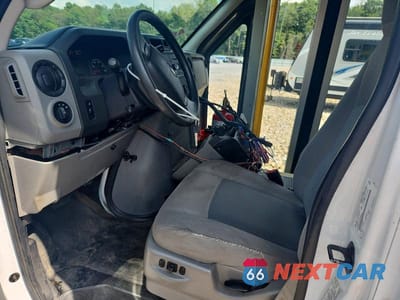 Zdjęcie 7 z 13 samochodu: 2017 FORD E350 SHUTTLE BUS VIN:1FDEE3FSXHDC18982 - miniatura