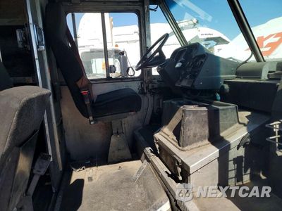 Zdjęcie 11 z 13 samochodu: 2015 FREIGHTLINER MT45G CHASSIS DELIVERY TRUCK VIN:4UZAAPDU1FCGJ1006 - miniatura