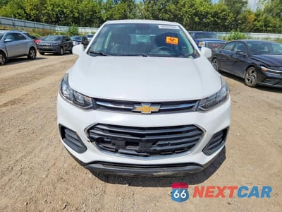 Piąte zdjęcie samochodu w środku: 2018 CHEVROLET TRAX LS VIN:KL7CJNSB3JB711992 - miniatura