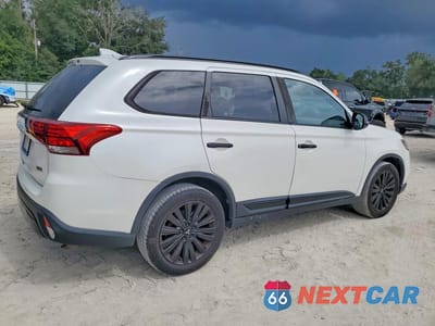 Trzecie zdjęcie samochodu z tyłu: 2020 MITSUBISHI OUTLANDER SE VIN:JA4AZ3A31LZ013550 - miniatura