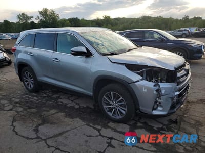 Czwarte zdjęcie samochodu z boku: 2019 TOYOTA HIGHLANDER XLE VIN:5TDJZRFH7KS587857 - miniatura