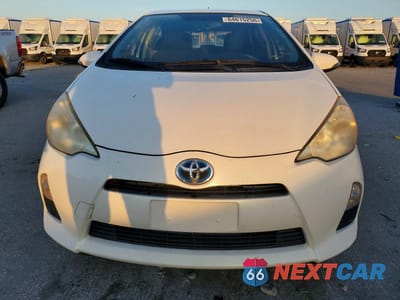 Piąte zdjęcie samochodu w środku: 2012 TOYOTA PRIUS C THREE VIN:JTDKDTB31C1508854 - miniatura