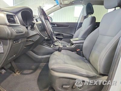Zdjęcie 7 z 13 samochodu: 2016 KIA SORENTO LX VIN:5XYPG4A36GG052022 - miniatura