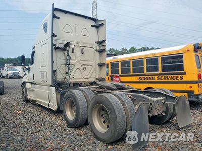 Drugie zdjęcie samochodu z przodu: 2018 FREIGHTLINER CASCADIA 125 SEMI TRUCK VIN:1FUJGLDR4JLJL3685 - miniatura