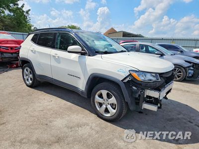 Czwarte zdjęcie samochodu z boku: 2020 JEEP COMPASS LATITUDE VIN:3C4NJDBBXLT128052 - miniatura