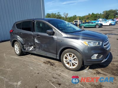 Czwarte zdjęcie samochodu z boku: 2019 FORD ESCAPE SE VIN:1FMCU9GD6KUA69359 - miniatura