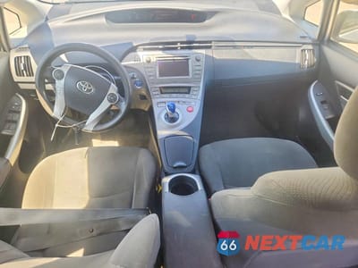 Zdjęcie 8 z 12 samochodu: 2014 TOYOTA PRIUS TWO VIN:JTDKN3DU1E1800557 - miniatura