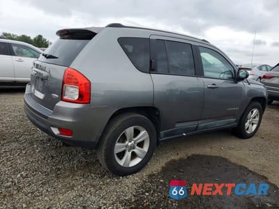 Trzecie zdjęcie samochodu z tyłu: 2011 JEEP COMPASS SPORT VIN:1J4NF1FB3BD282966 - miniatura