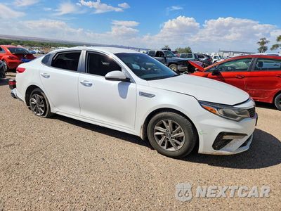 Czwarte zdjęcie samochodu z boku: 2020 KIA OPTIMA LX VIN:5XXGT4L30LG397909 - miniatura