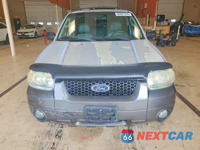 Piąte zdjęcie samochodu w środku: 2005 FORD ESCAPE XLT VIN:1FMYU93165KA67418 - miniatura