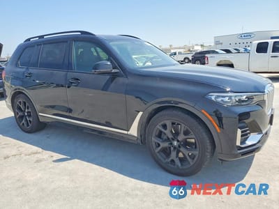 Czwarte zdjęcie samochodu z boku: 2022 BMW X7 XDRIVE40I VIN:5UXCW2C02N9J14750 - miniatura