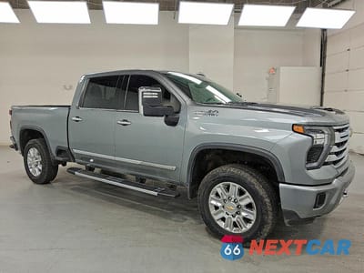 Czwarte zdjęcie samochodu z boku: 2024 CHEVROLET SILVERADO K2500 HIGH COUNTRY VIN:2GC4YREY5R1149972 - miniatura