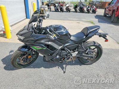 Trzecie zdjęcie samochodu z tyłu: 2025 KAWASAKI EX650 R VIN:ML5EXER13SDAE6372 - miniatura
