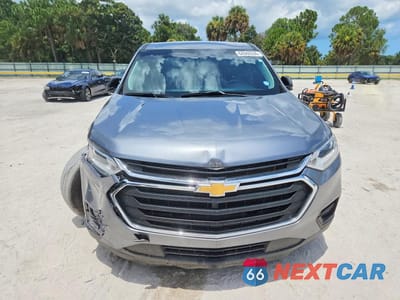 Piąte zdjęcie samochodu w środku: 2020 CHEVROLET TRAVERSE LS VIN:1GNERFKW3LJ171329 - miniatura