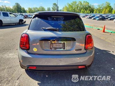 Zdjęcie 6 z 12 samochodu: 2022 MINI COOPER SE VIN:WMW13DJ02N2P99578 - miniatura