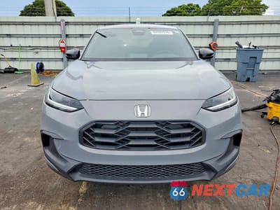 Piąte zdjęcie samochodu w środku: 2025 HONDA HR-V SPORT VIN:3CZRZ1H58SM703990 - miniatura