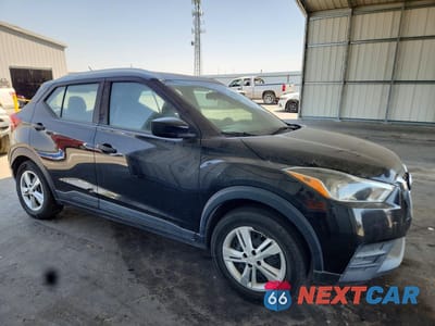 Czwarte zdjęcie samochodu z boku: 2019 NISSAN KICKS S VIN:3N1CP5CUXKL501300 - miniatura