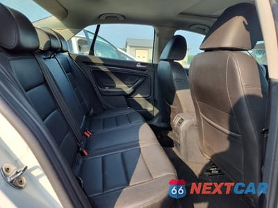 Zdjęcie 10 z 12 samochodu: 2010 VOLKSWAGEN JETTA SE VIN:3VWRZ7AJ4AM051798 - miniatura