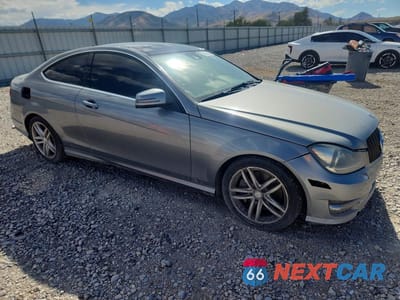 Czwarte zdjęcie samochodu z boku: 2015 MERCEDES-BENZ C 350 4MATIC VIN:WDDGJ8JB3FG442321 - miniatura