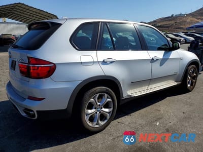 Trzecie zdjęcie samochodu z tyłu: 2011 BMW X5 XDRIVE50I VIN:5UXZV8C51BL418209 - miniatura