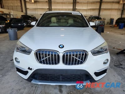 Piąte zdjęcie samochodu w środku: 2017 BMW X1 VIN:WBXHT3Z35H4A53635 - miniatura