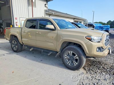 Czwarte zdjęcie samochodu z boku: 2017 TOYOTA TACOMA TRD SPORT VIN:5TFCZ5AN6HX080417 - miniatura