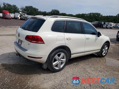 Trzecie zdjęcie samochodu z tyłu: 2012 VOLKSWAGEN TOUAREG V6 VIN:WVGFF9BP3CD003135 - miniatura