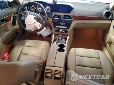Zdjęcie 8 z 13 samochodu: 2013 MERCEDES-BENZ C 300 4MATIC VIN:WDDGF8AB7DR274783 - miniatura