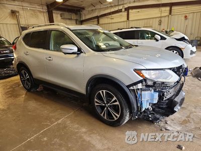 Czwarte zdjęcie samochodu z boku: 2019 NISSAN ROGUE SV VIN:JN8AT2MVXKW381518 - miniatura