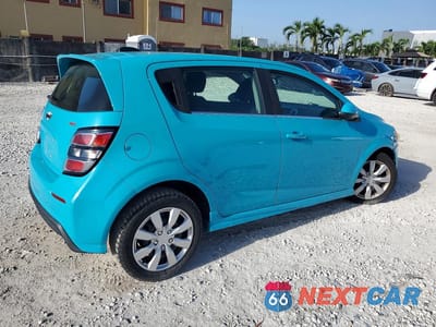Trzecie zdjęcie samochodu z tyłu: 2020 CHEVROLET SONIC LT VIN:1G1JD6SB1L4107977 - miniatura