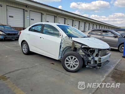 Czwarte zdjęcie samochodu z boku: 2017 CHEVROLET SONIC LT VIN:1G1JC5SB6H4136217 - miniatura
