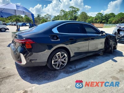 Trzecie zdjęcie samochodu z tyłu: 2026 BMW 530 XI VIN:WBA53FJ03TCW60502 - miniatura