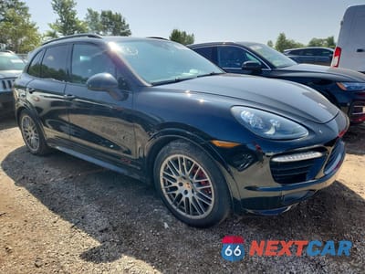 Czwarte zdjęcie samochodu z boku: 2014 PORSCHE CAYENNE GTS VIN:WP1AD2A23ELA73470 - miniatura