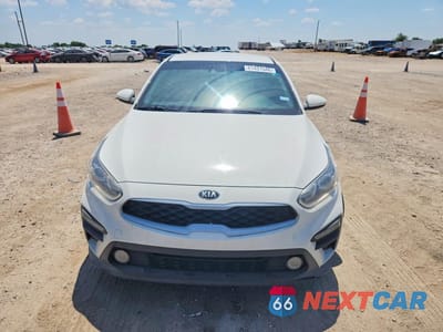 Piąte zdjęcie samochodu w środku: 2019 KIA FORTE FE VIN:3KPF24AD1KE009801 - miniatura