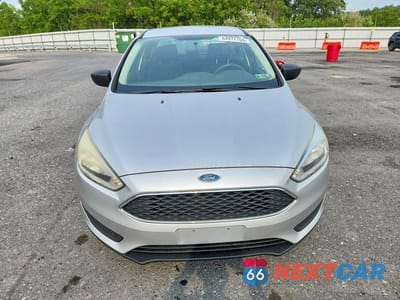 Piąte zdjęcie samochodu w środku: 2017 FORD FOCUS S VIN:1FADP3E2XHL269230 - miniatura