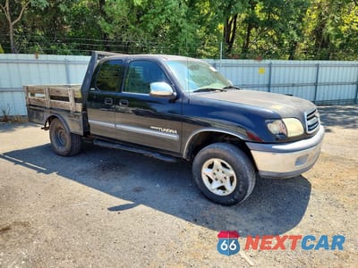 Czwarte zdjęcie samochodu z boku: 2002 TOYOTA TUNDRA SR5 VIN:5TBRN341X2S317225 - miniatura