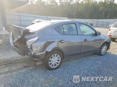Trzecie zdjęcie samochodu z tyłu: 2018 NISSAN VERSA S PLUS VIN:3N1CN7AP1JL839567 - miniatura