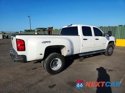 Trzecie zdjęcie samochodu z tyłu: 2011 GMC SIERRA K3500 SLT VIN:1GT424C83BF146493 - miniatura