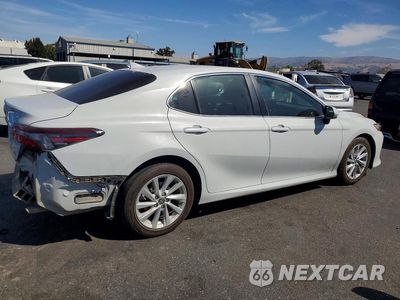 Trzecie zdjęcie samochodu z tyłu: 2022 TOYOTA CAMRY LE VIN:4T1C11AK7NU017082 - miniatura