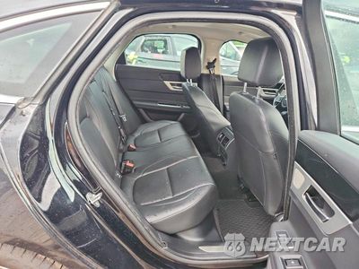 Zdjęcie 10 z 12 samochodu: 2018 JAGUAR XF VIN:SAJBJ4FX0JCY54635 - miniatura