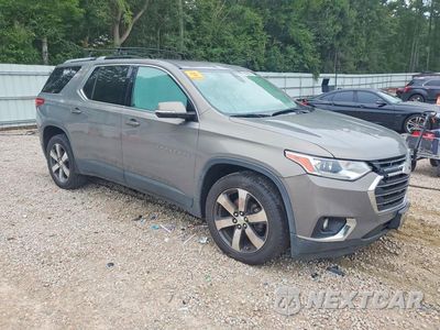 Czwarte zdjęcie samochodu z boku: 2018 CHEVROLET TRAVERSE LT VIN:1GNEVHKW2JJ117850 - miniatura