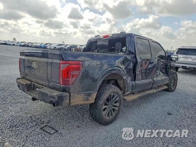 Trzecie zdjęcie samochodu z tyłu: 2026 FORD F150 LARIAT VIN:1FTFW5L50TFA62335 - miniatura